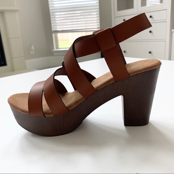 Top Moda Tan Platform Sandals - Picture 3 of 6